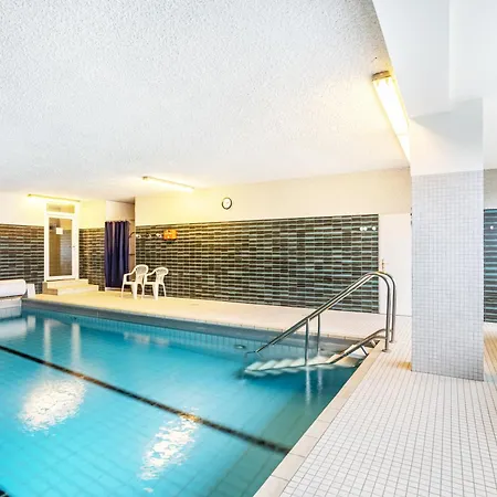 Mit Pool *